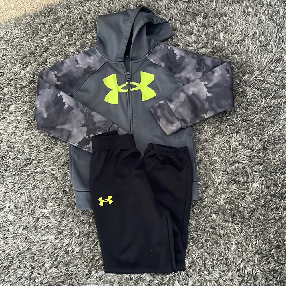 Boys Under Armour Jogger Set